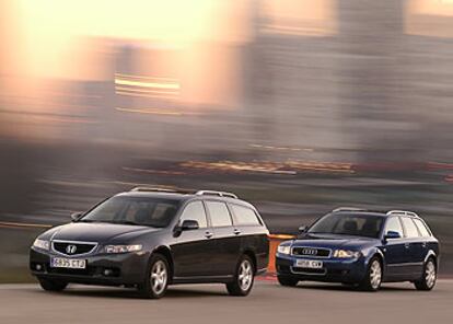 La línea del Honda Accord Tourer (izquierda) prima el espacio interior con un techo alargado que amplía el maletero. El Audi A4 Avant (derecha) presenta una imagen más estilizada con trazos suaves y elegantes.