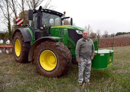 Eduardo Ausín, agricultor del pueblo burgalés de Mazuela.