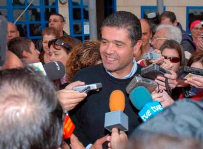 El alcalde de Mogán, José Francisco González, ayer tras quedar en libertad con cargos.