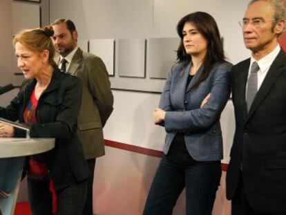 Inmaculada Rodríguez-Piñero, en la sede del PSPV, con José Luis Ábalos, Carmen Montón y Ciprià Ciscar.