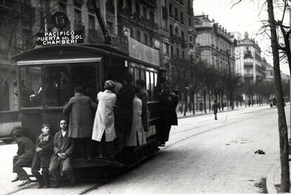 The tram on line No 15 traveled between the suburb Pacífico to Puerta del Sol and then down to Cuatro Caminos and Chamberí.