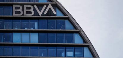 Fachada de la sede corporativa del BBVA, en el distrito de Las Tablas en Madrid. 