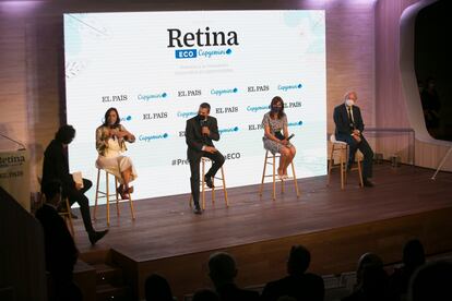 Mesa de diálogo Premiados Retina. Julieta Maresca, Gerente de Generación Distribuida de Repsol, Albert Cuatrocasas Director General de Cellnex, Silvia Lazcano Responsable de Tecnologçias de Airbus en España, Alfonso Bernabé CEO de Reciclalia .