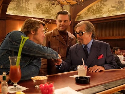 Brad Pitt, Leonardo DiCaprio e Al Pacino em uma cena de 'Era uma Vez em... Hollywood', último filme de Tarantino que estreou nesta quinta-feira, 14 de agosto.