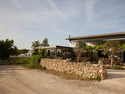 La terraza y restaurante de las Bodegas Binifadet.