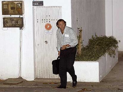 Francisco García Lebrón, director comercial de Aifos, sale de los juzgados de Marbella tras quedar en libertad.