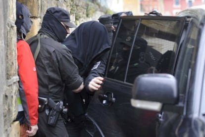 La Ertzaintza ha colaborado por orden de la Audiencia Nacional en la operación que se ha saldado con 24 detenidos por su vinculación con la mafia rusa.