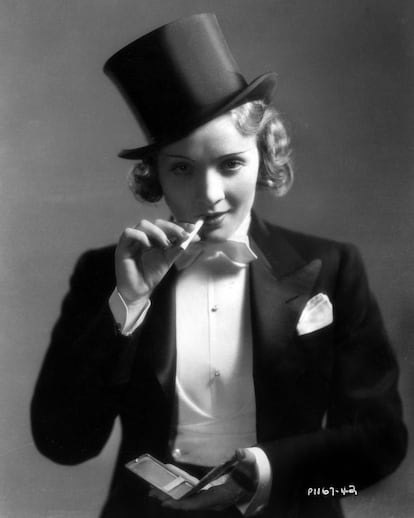 Para la mítica del movimiento gay y del lesbianismo en particular, la imagen de Marlene Dietrich en esmoquin en la película Marruecos ya forma parte del Santo Grial bañado por los luminosos colores del arco iris. Si en su vida particular la actriz alemana escribió parte de su leyenda y su ambigüedad, en la pantalla supo jugar con todas las caras de su sexualidad.