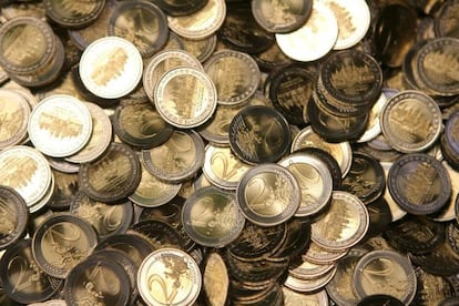 En la imagen, monedas de dos euros reci&eacute;n acu&ntilde;adas.
