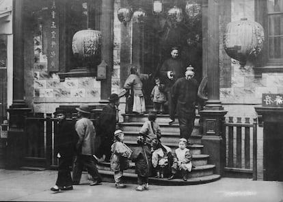 Imagen de Joss House en Chinatown San Francisco tomada entre 1896 y 1906.