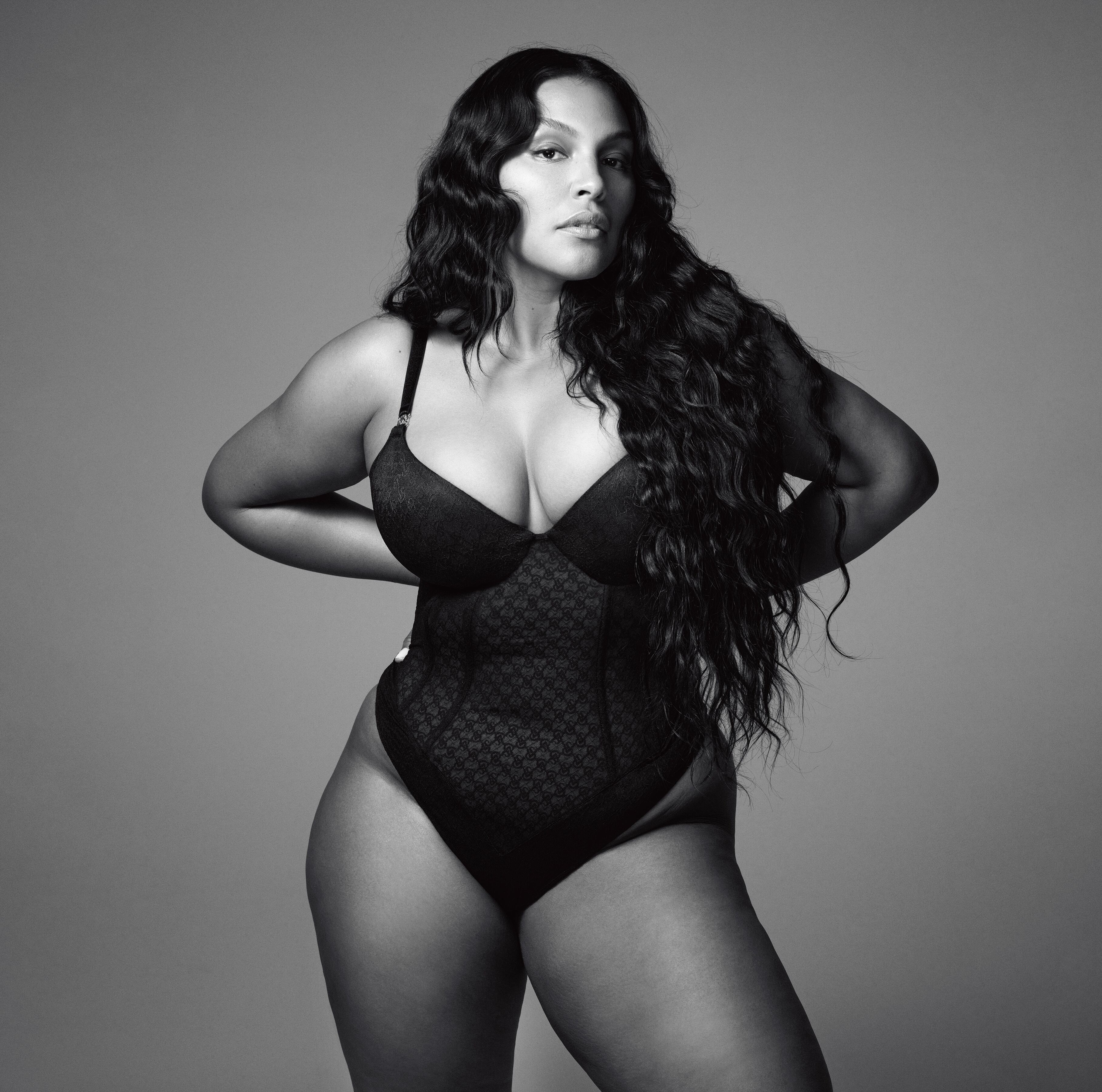 La modelo estadounidense Paloma Elsesser, en la campaña Icon by Victoria’s Secret Collection 2023.