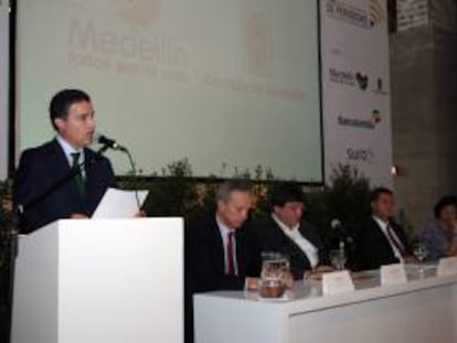 La elección de Medellín, capital del departamento de Antoquia (noroeste) había sido anunciada desde este martes por su alcalde, Aníbal Gaviria (i), a través de su cuenta en la red social Twitter. EFE/Archivo