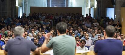 Asamblea de los trabajadores de la factor&iacute;a que Nissan tiene en &Aacute;vila. EFE/Archivo