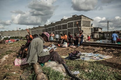 Kibera, el asentamiento informal más grande de África, está situado en Nairobi, capital de Kenia, y en él se estima que viven alrededor de un millón de personas en situación precaria y sin acceso a los servicios más básicos como agua, electricidad o saneamiento.