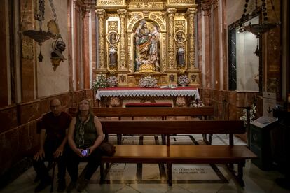 La lápida del general franquista Gonzalo Queipo de Llano, en la basílica de La Macarena.