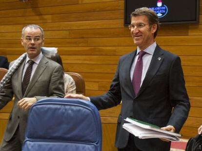 Feijóo (centro) esta mañana en el Parlamento