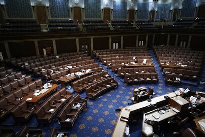 La Cámara de Representantes vacía después de la evacuación de los legisladores.