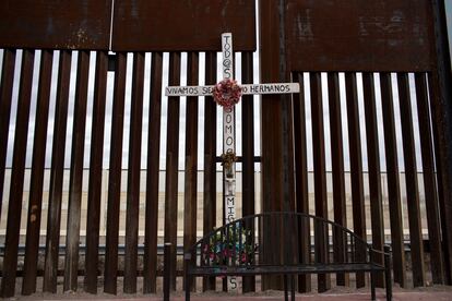 A cross in honor of deceased migrants, next to the Mexico-U.S. border fence in Agua Prieta, a city in the Mexican state of Sonora, in 2017.