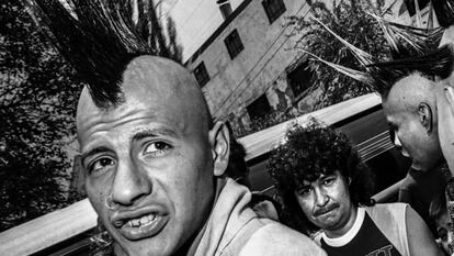 Punks na Cidade do México, em uma fotografia de Carlos Somonte. No vídeo, o trailer do documentário (legendas em espanhol).