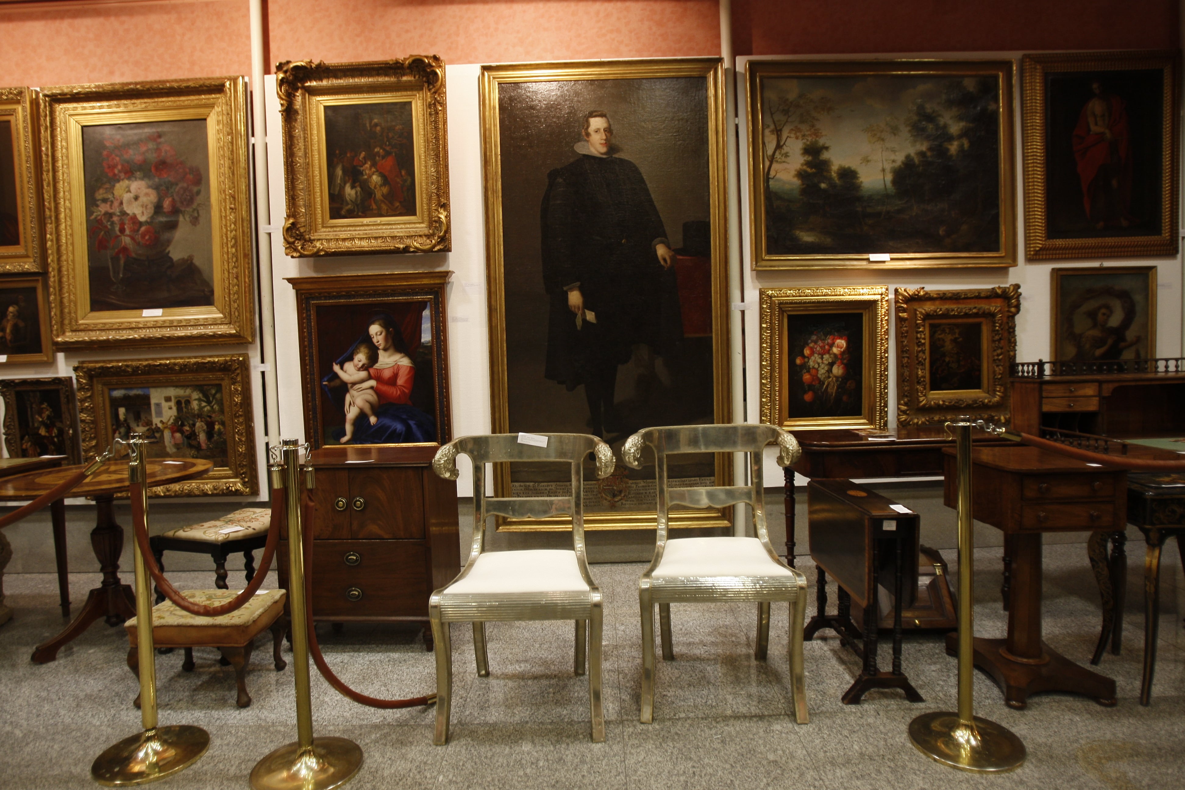 Salida a subasta en la sala Retiro de Madrid en 2007 del retrato de  Felipe IV, pintado por Velázquez en 1628 y que es réplica o copia del que se conserva en el Museo del Prado. 