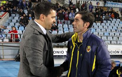 Contra saluda a Marcelino, su homólogo del Villarreal.