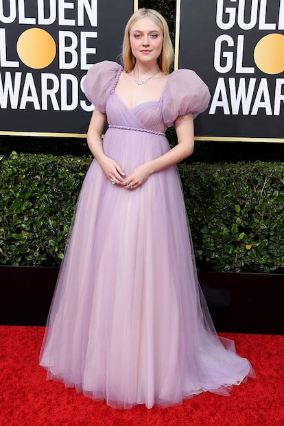 Dakota Fanning apostó todo a este delicado vestido empolvado de Dior alta costura.