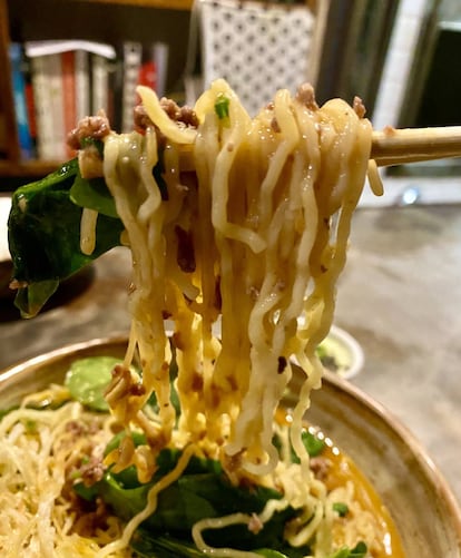 Fideos del tantanmen ramen, en el restaurante Chuka Ramen Bar. J. C. CAPEL