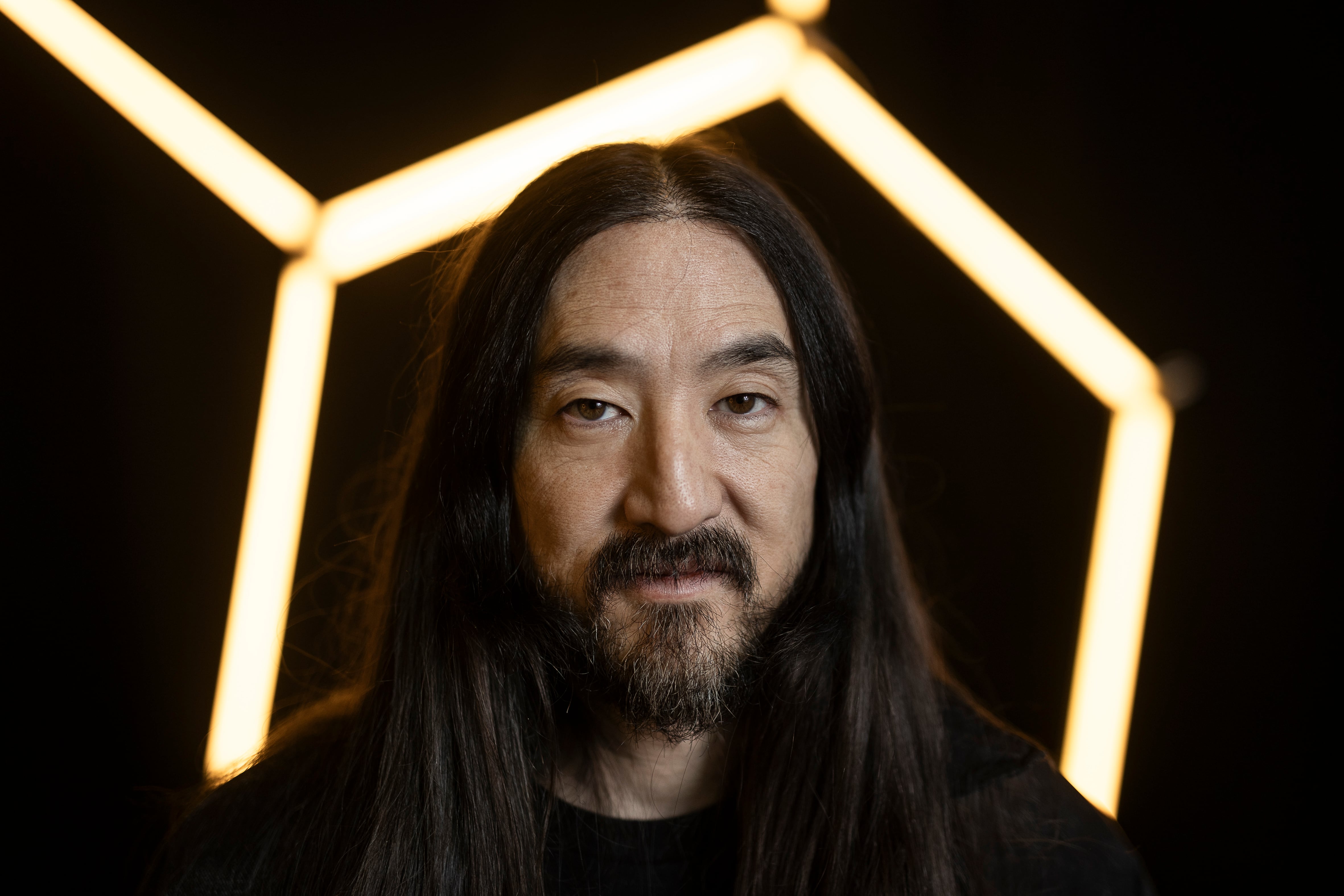Steve Aoki, DJ: “Los artistas deben estar en la mesa donde se deciden las reglas de la IA”