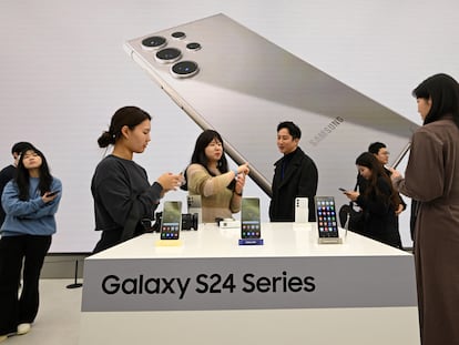 Presentation of the Samsung Galaxy S24 smartphones in a store in Seoul on January 15.