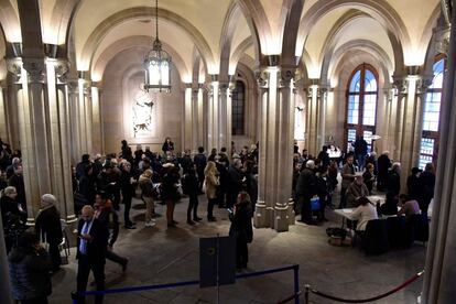 People line up to vote at the University of Barcelona.