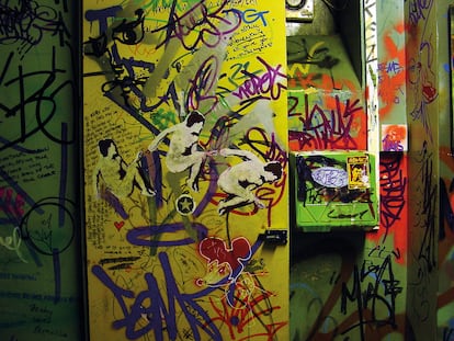 Graffitis en los baños de mujeres.