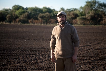 Damián Colucci en su finca en el paraje El Gallo (Argentina), el 26 de junio.