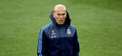 Zidane durante el entrenamiento del Madrid.