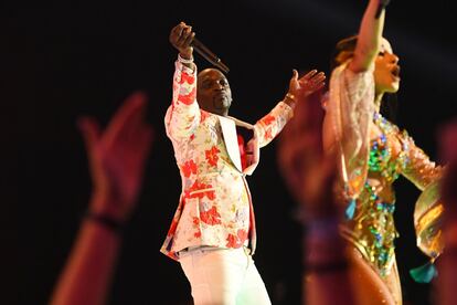Akon -rapero, compositor, actor, productor y hombre de negocios, nacido en Estados Unidos pero criado en Senegal-, durante su actuación en los premios MTV EMA.