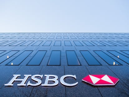 Edificio con el logotipo de HSBC, en Düsseldorf (Alemania).