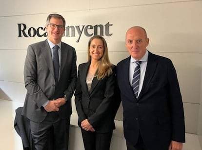 Joan Roca, presidente ejecutivo de Rocajunyent, Imma Ferrés Soler, nueva socia del equipo de Derecho Fiscal en Girona, y Josep Pujolràs, responsable de la oficina de Girona.