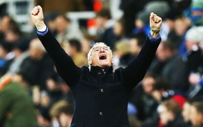 Ranieri celebra un gol del Leicester. 