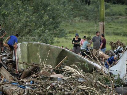 Em Bijagua, na Costa Rica, familiares se desesperam em busca de um beb&ecirc; de oito meses, que desapareceu durante a passagem do furac&atilde;o Otto. As imagens de destrui&ccedil;&atilde;o s&atilde;o da &uacute;ltima sexta-feira, dia 25. 