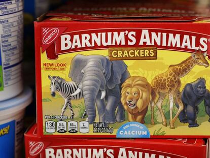 Una caja de galletas Barnum con cinco animales en una tienda en Iowa.  