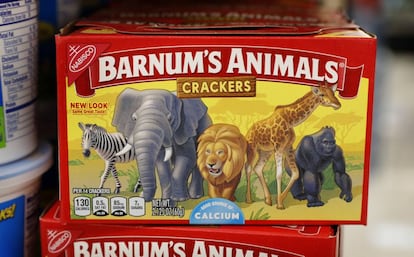 Una caja de galletas Barnum con cinco animales en una tienda en Iowa.  