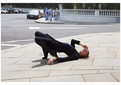 Foto de Bloommers & Schumm, Navy, The Gentlewoman, Nº 2, o-i 2010, cuya realización es de Jodie Barnes.
