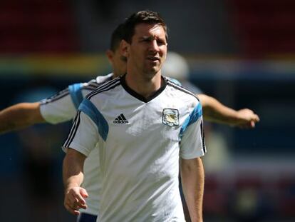 Messi participa en un entrenamiento de Argentina.