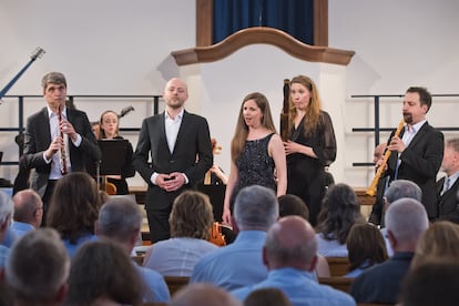 Instrumentistas e cantores do Solomon's Knot, sem partitura, durante seu show na Igreja Evangélica Reformada na última sexta-feira.