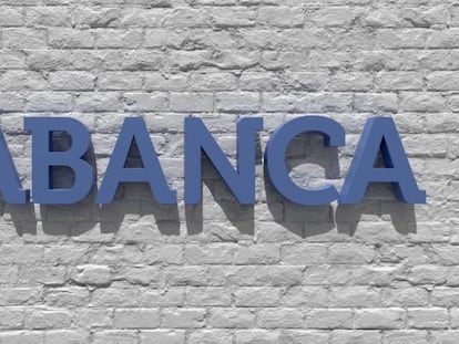 S&P mejora el rating de Abanca a BBB- y lo sitúa en grado de inversión