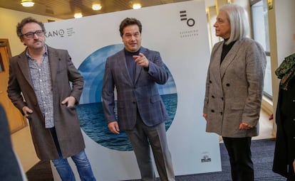 El director musical de la Sinfónica de Euskadi, Robert Treviño (centro), en la presentación del proyecto sobre Elcano.