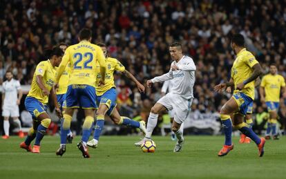 Cristiano Ronaldo del Real Madrid lidera el balón durante un momento de partido.