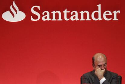 Emilio Botín, presidente del Santander, ayer durante la presentación de resultados en la Ciudad Financiera.