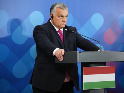 El primer ministro húngaro, Viktor Orbán, durante una rueda de prensa posterior a la cumbre del Grupo de Visegrado en Košice, Eslovaquia, el 24 de noviembre.