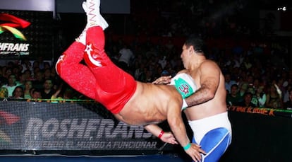 Lance de 'Super Astro' a 'Blue Panther'.