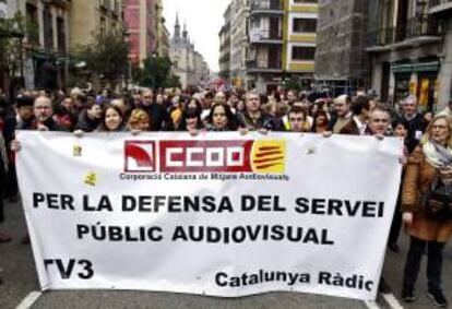 Trabajadores de Catalunya Ràdio se unieron a los de Telemadrid en la manifestación que discurrió el pasado 12 de enero entre la Plaza de la Villa y la Puerta del Sol con ocasión del primer aniversario de los despidos por el ERE en el canal madrileño. EFE/Archivo